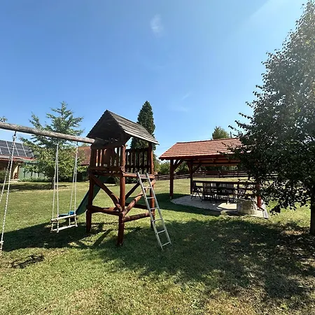 Apartman Apkó *